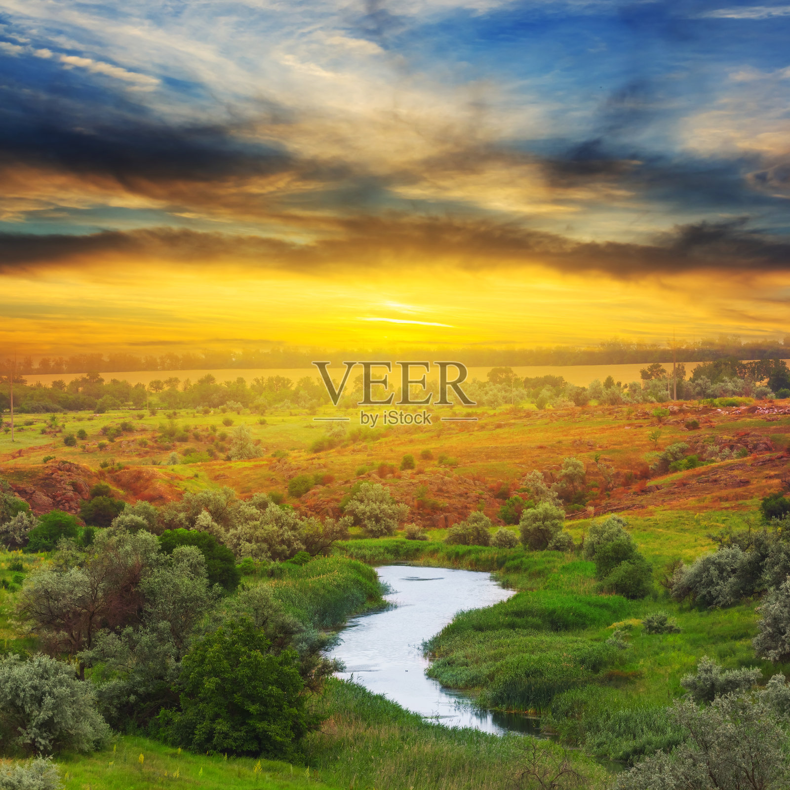 晚上草原的场景照片摄影图片