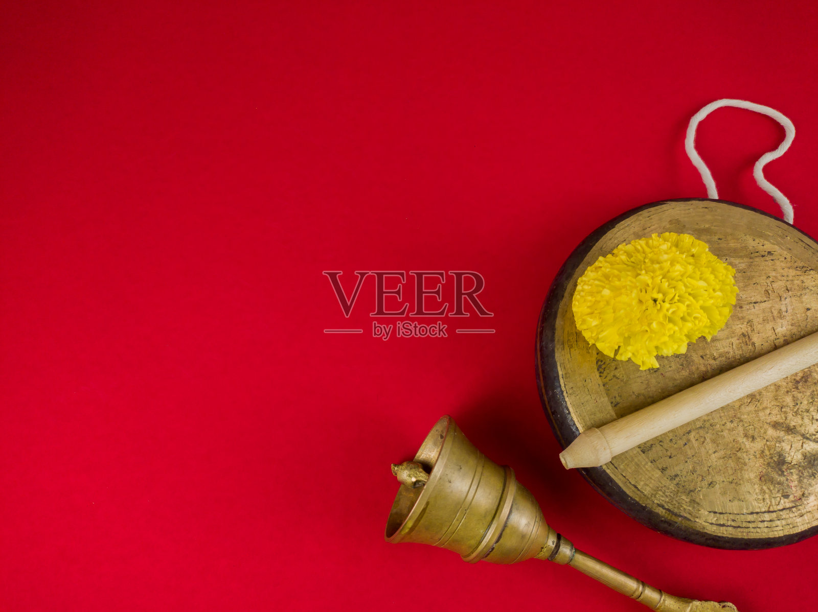 在印度教仪式中，用黄铜制成的供祭钟或铜钟。这些被用于杜尔加，萨拉瓦蒂，卡利，拉克西米普贾，希瓦拉特里。照片摄影图片