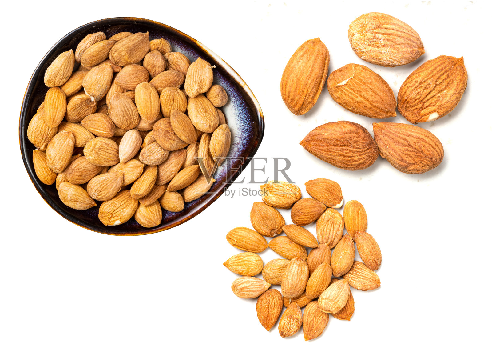 一套各种杏核孤立在白色上照片摄影图片