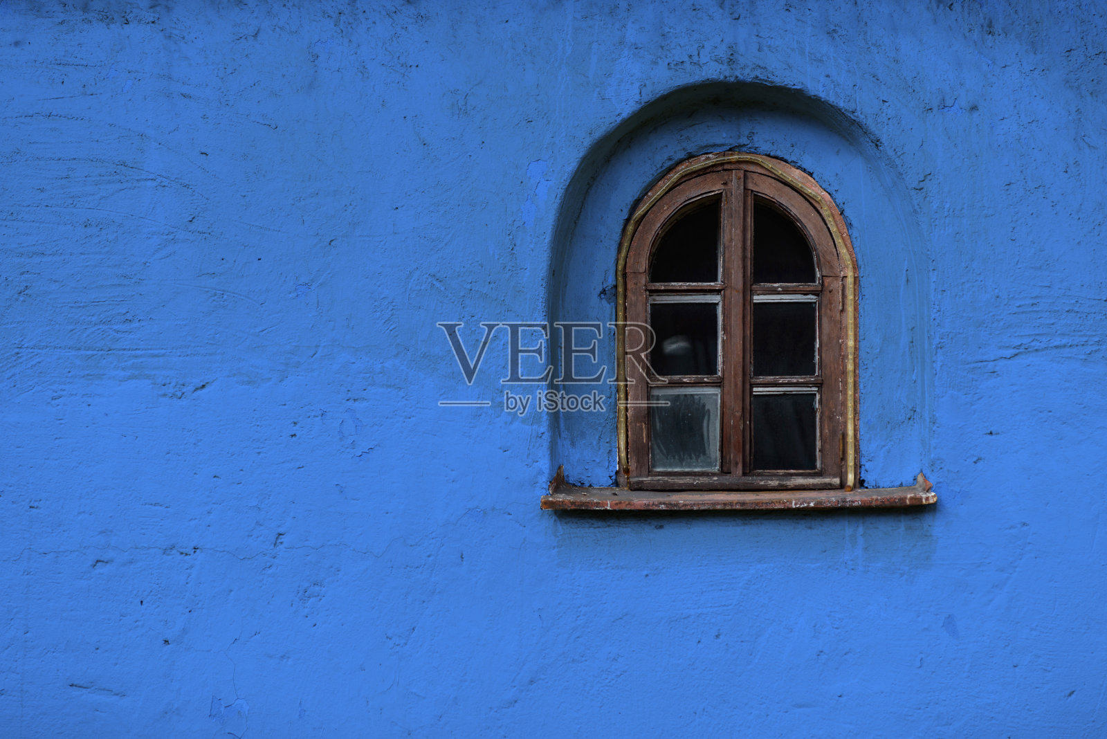 在马洛科的一座古老的非洲房子的小窗户。照片摄影图片