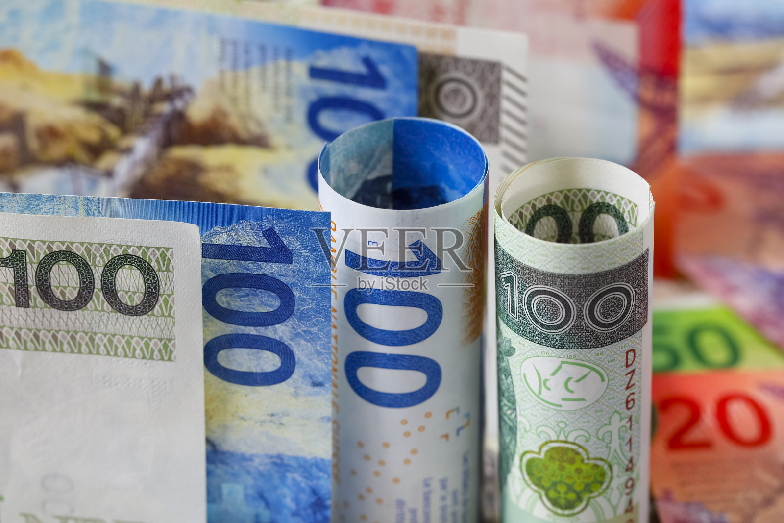 瑞士法郎和兹罗提钞票照片摄影图片