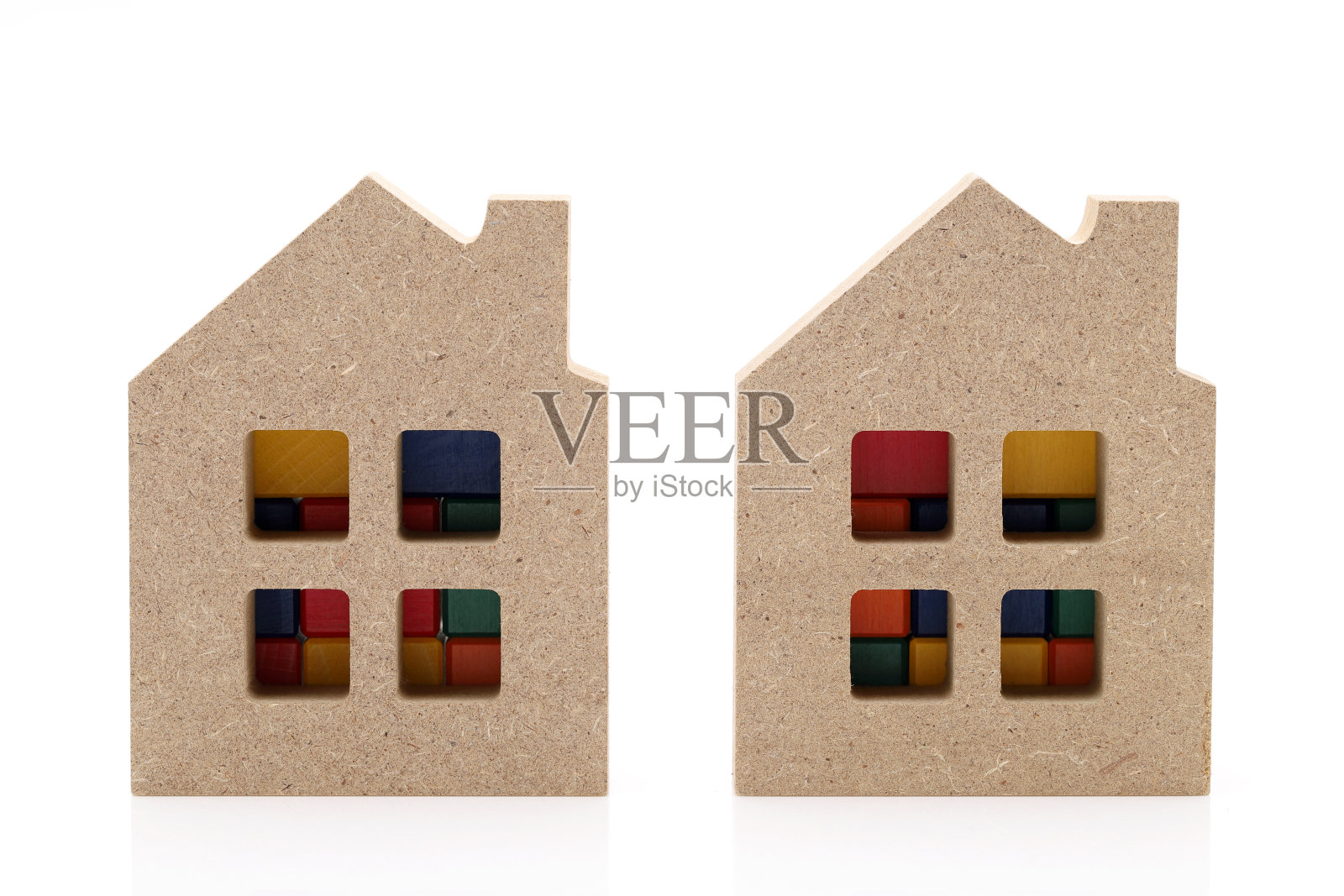 玩具房子和木制积木照片摄影图片