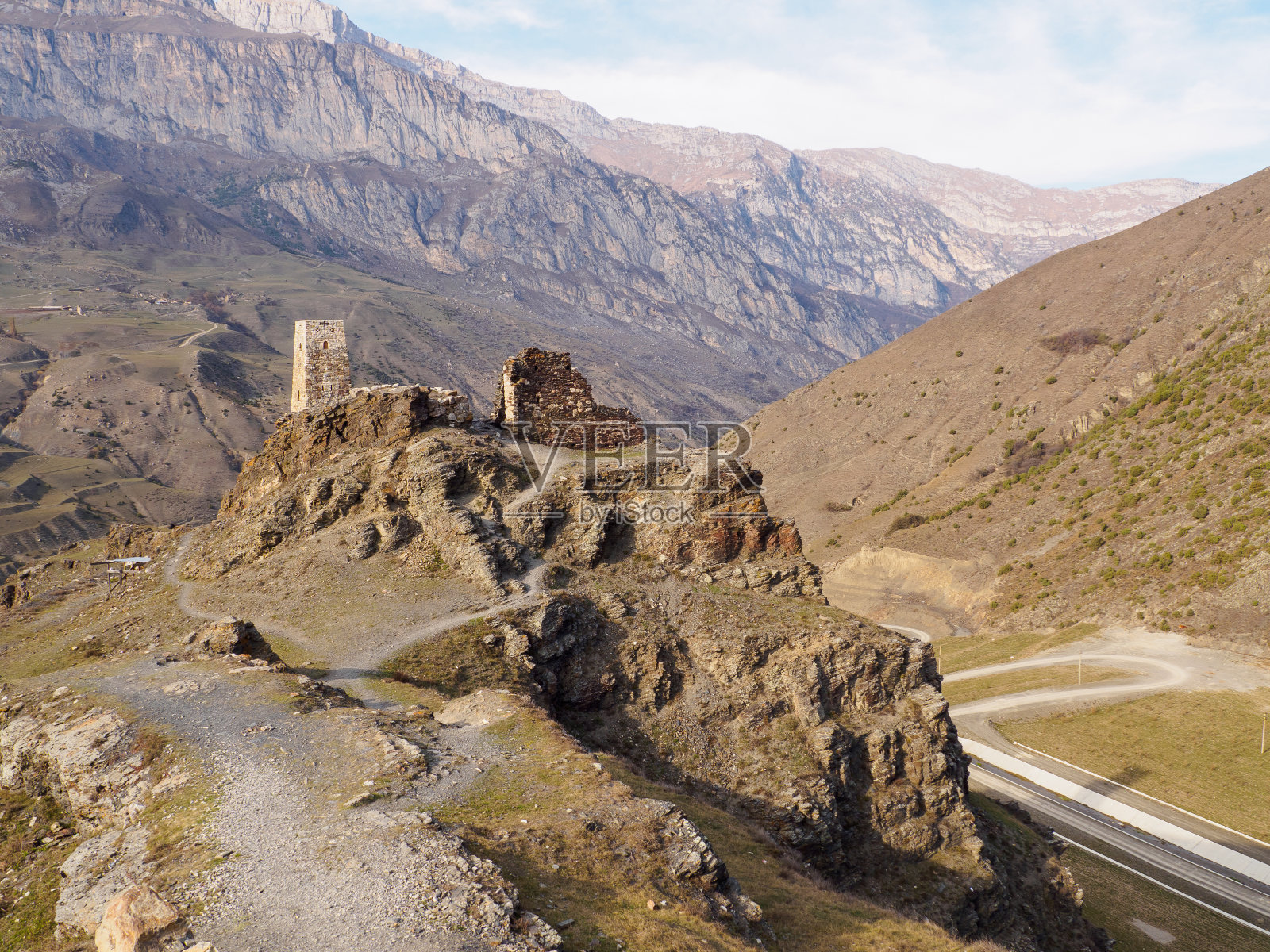 库尔特塔是一个古老的地标遗迹照片摄影图片