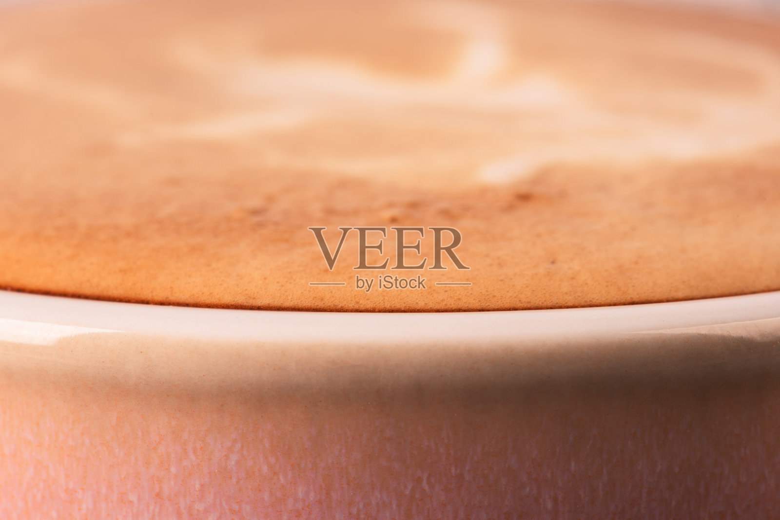 一杯刚煮好的卡布奇诺咖啡照片摄影图片