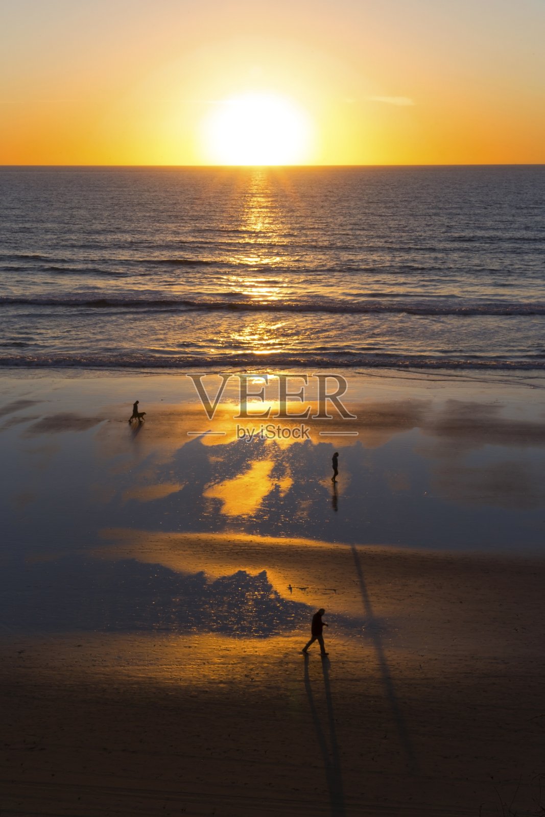 垂直景观的日落天空在太平洋地平线照片摄影图片