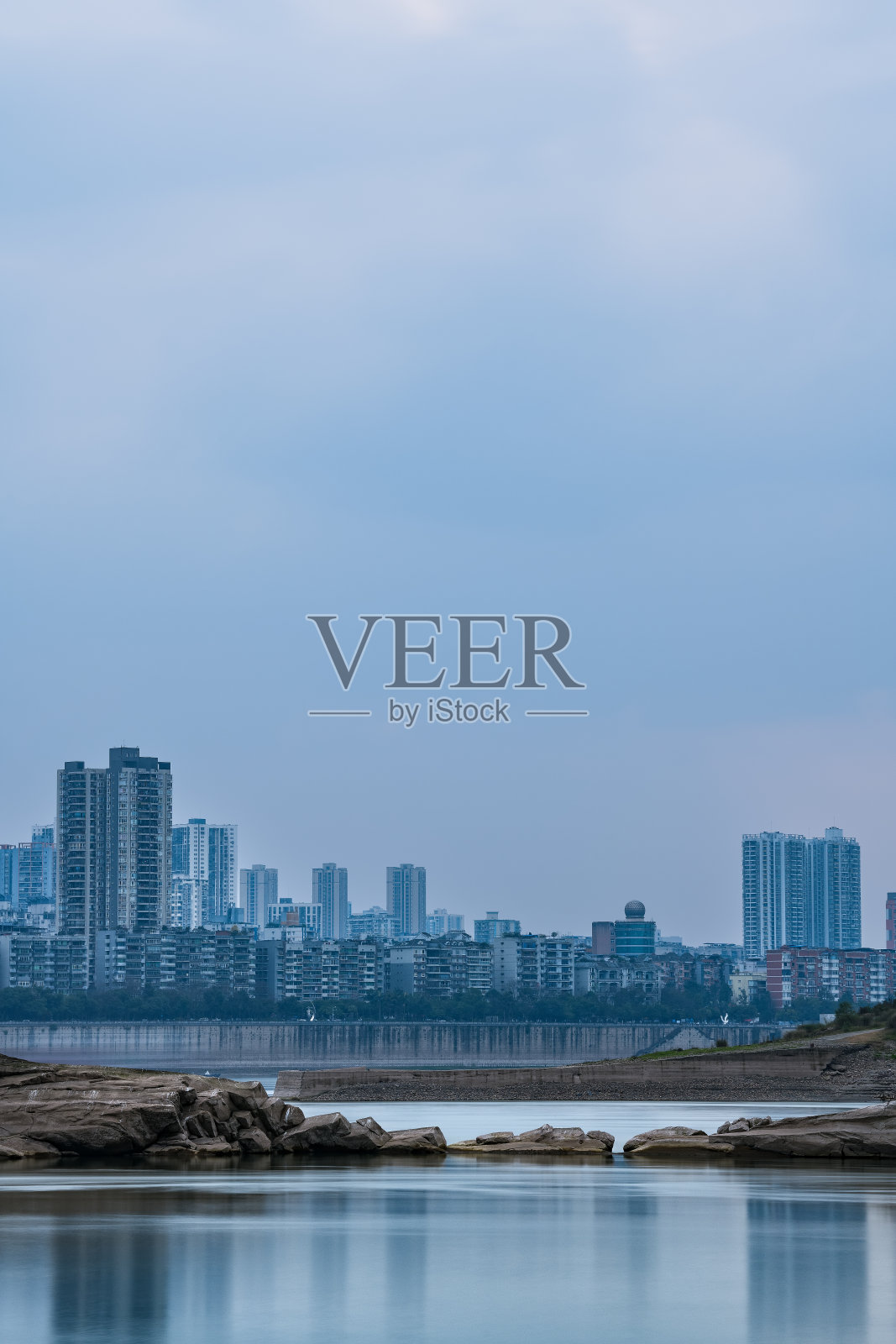 下午重庆河畔照片摄影图片