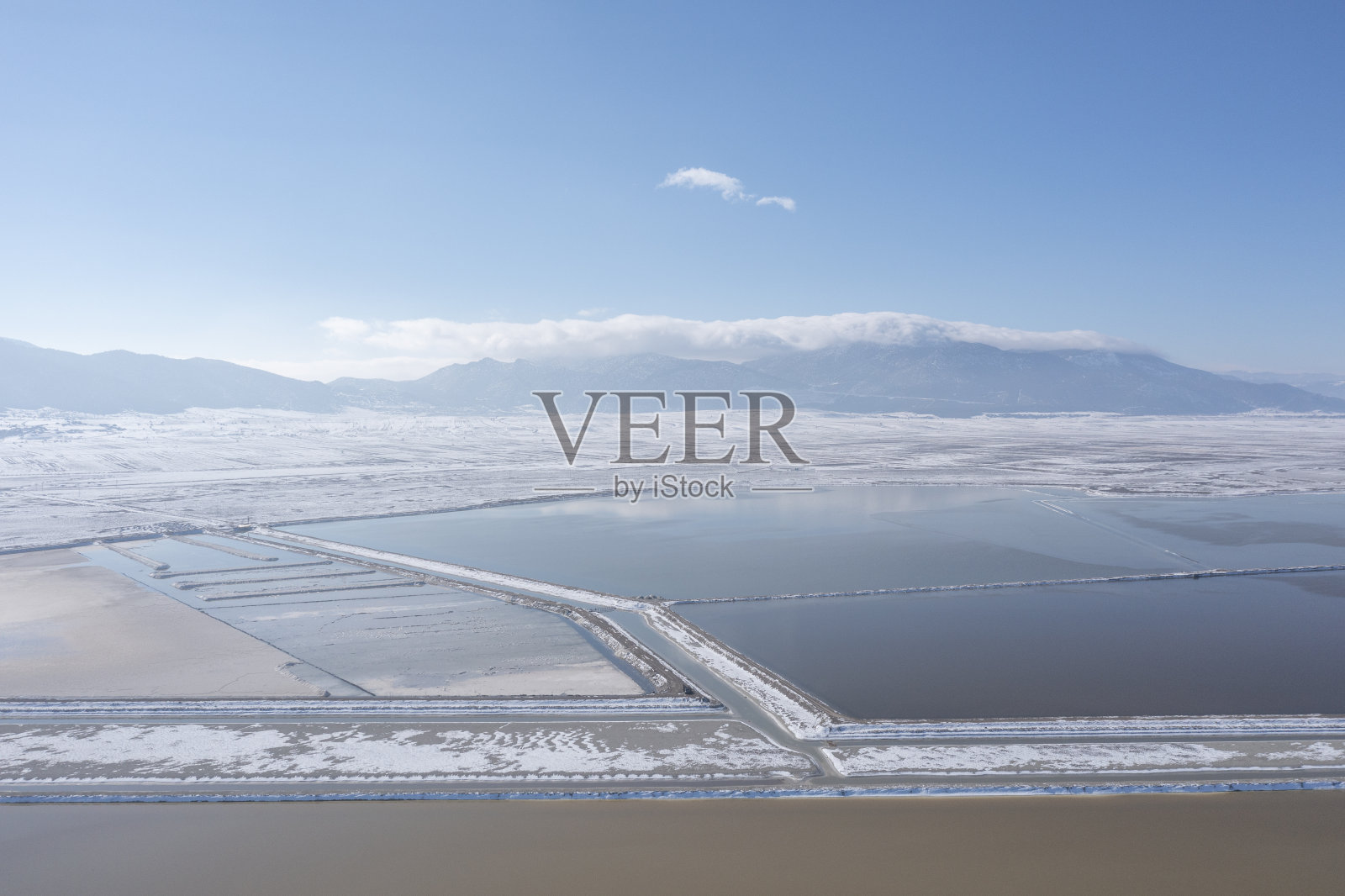 盐的池塘照片摄影图片