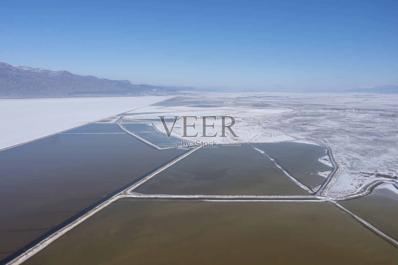 盐的池塘照片摄影图片