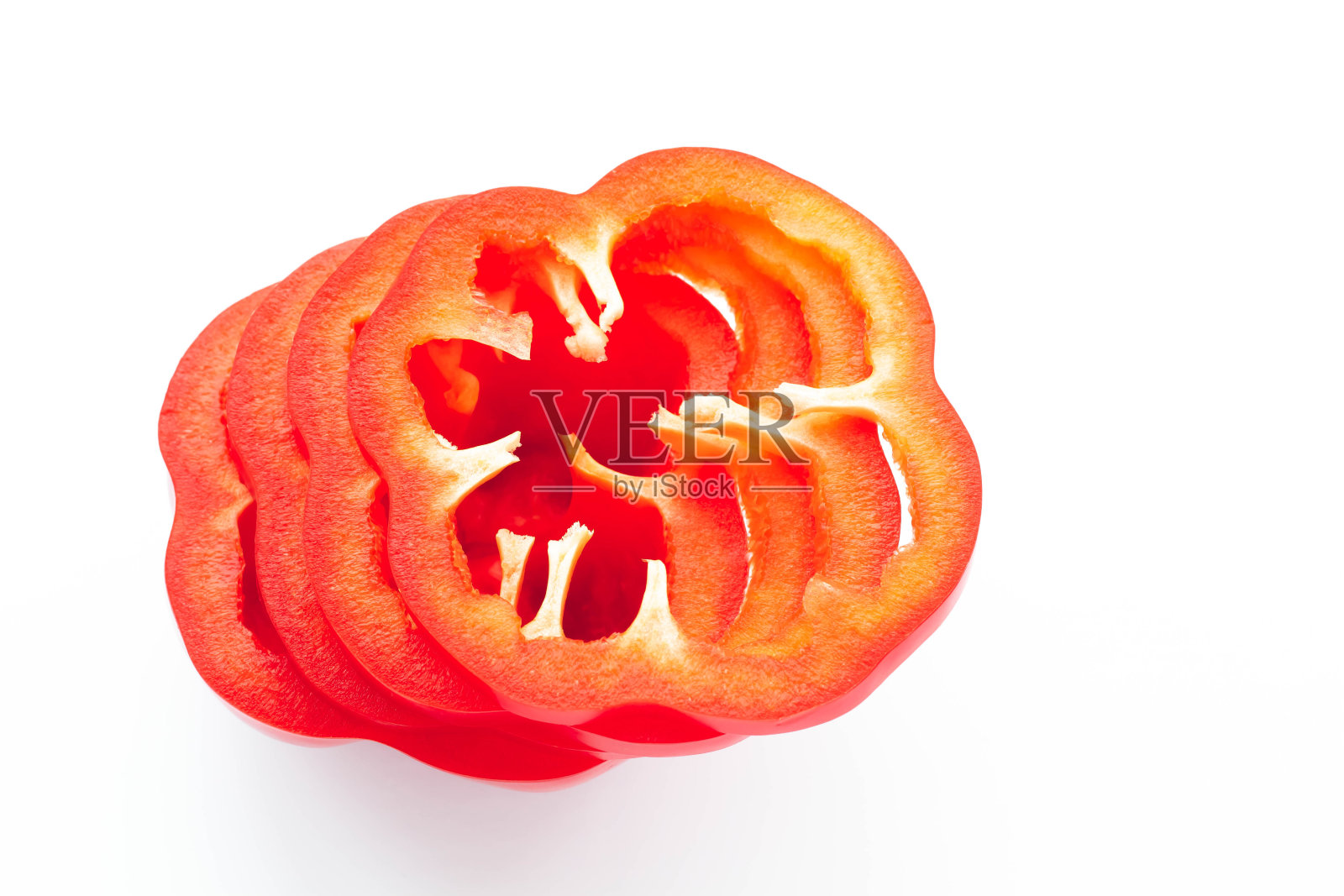 新鲜蔬菜特写。白色背景上的保加利亚胡椒。照片摄影图片