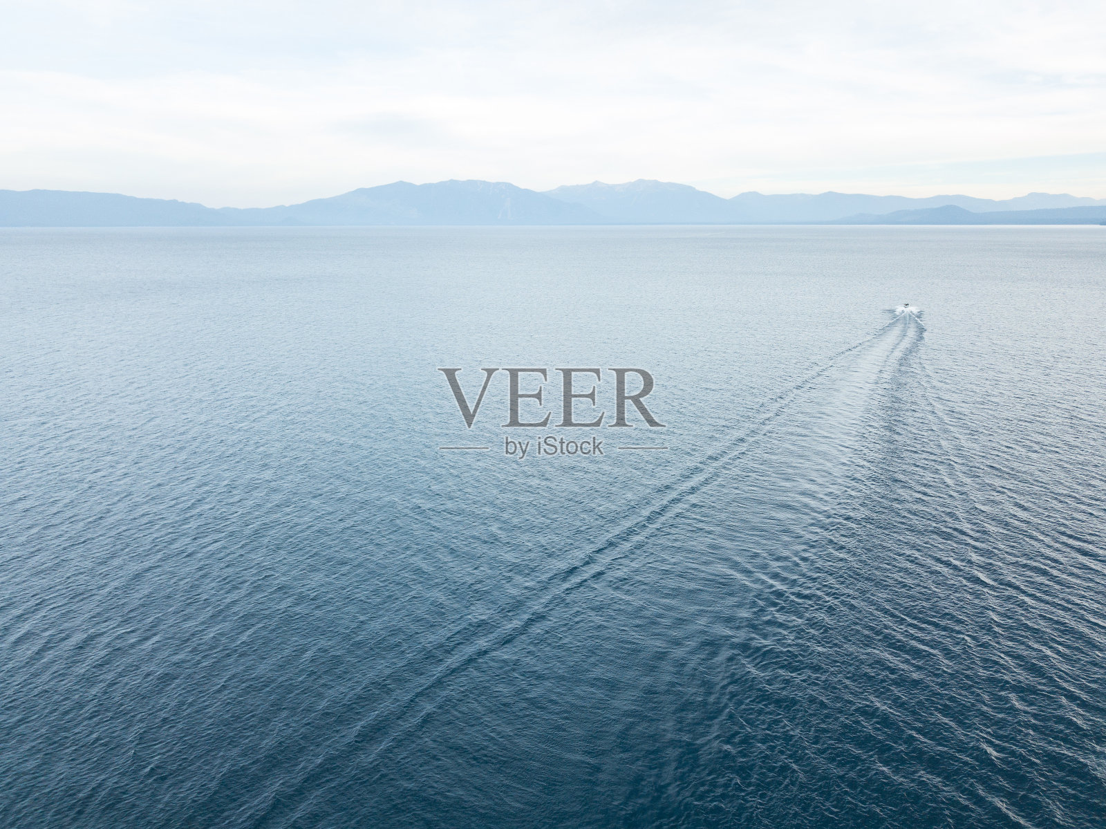 美国加州塔霍湖的游船水道照片摄影图片