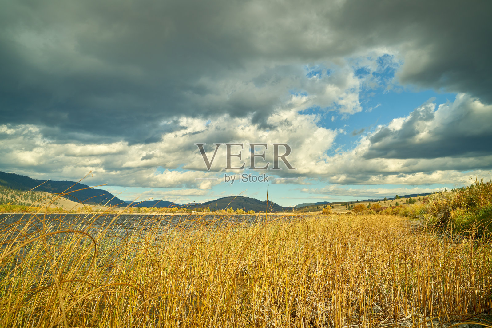 尼古拉湖风暴云照片摄影图片