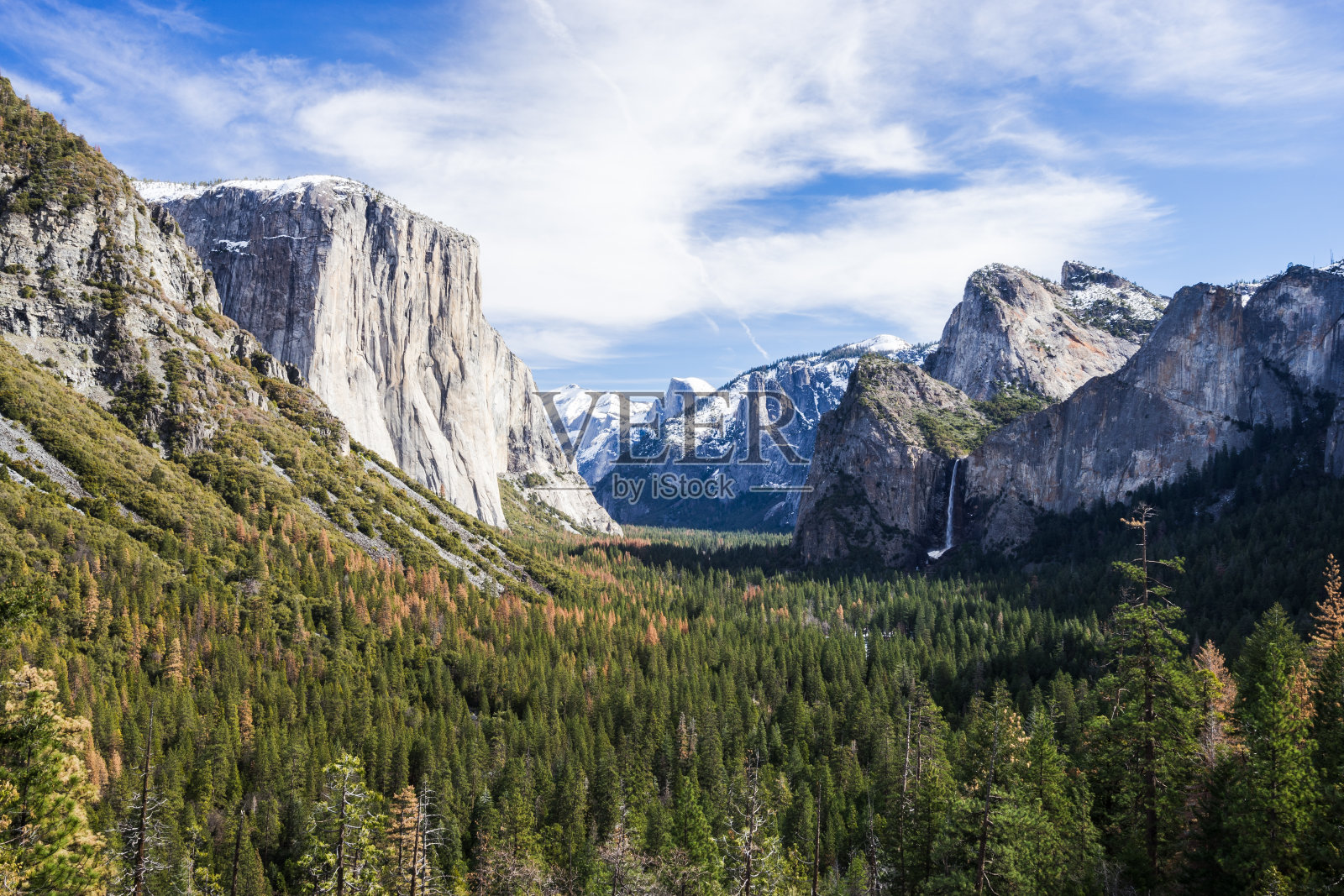 优胜美地国家公园，一个阳光明媚的冬日照片摄影图片