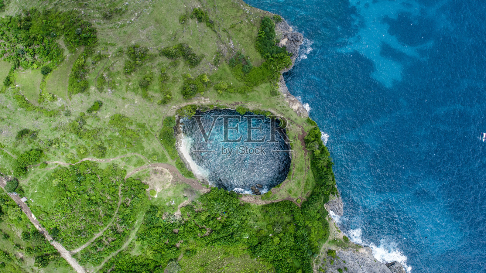 印尼努沙佩尼达海滩的鸟瞰图照片摄影图片
