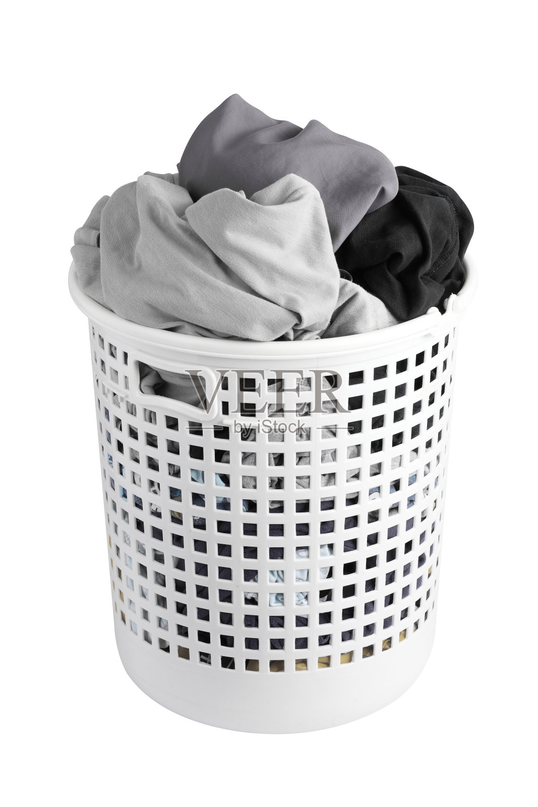 白色背景上的脏衣服篮子照片摄影图片