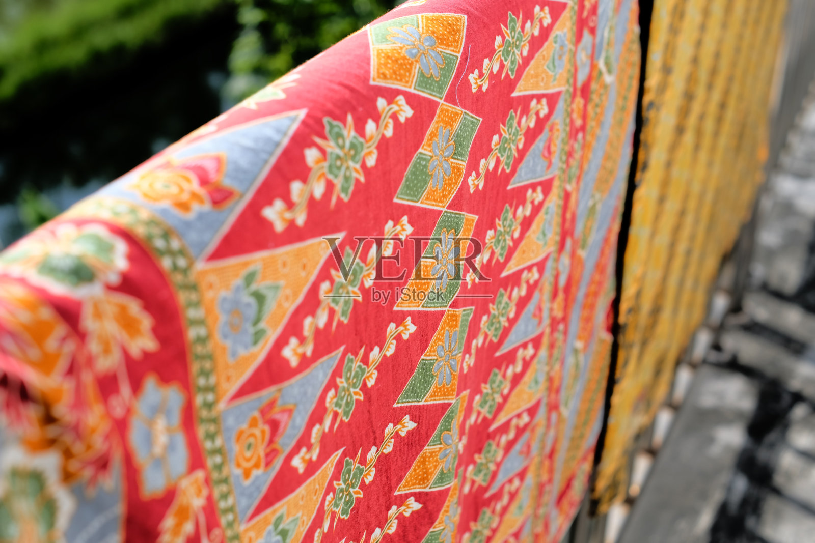 传统的“蜡染”纱笼图案照片摄影图片