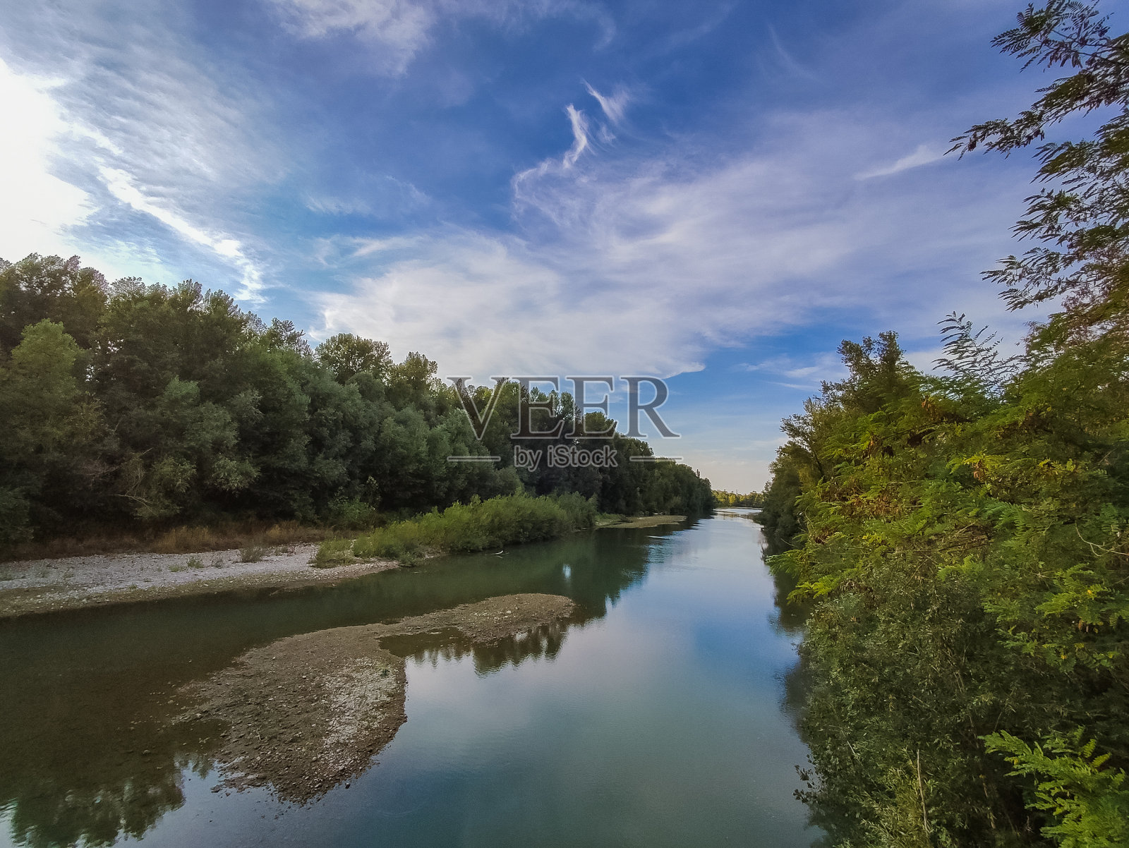 秋天里诺河的景色照片摄影图片