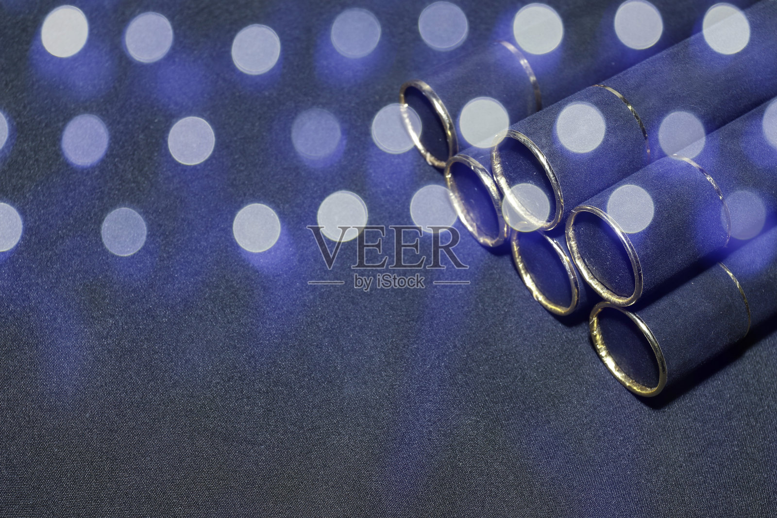 天鹅绒般堆叠的黑色纸板管与学校毕业有关照片摄影图片