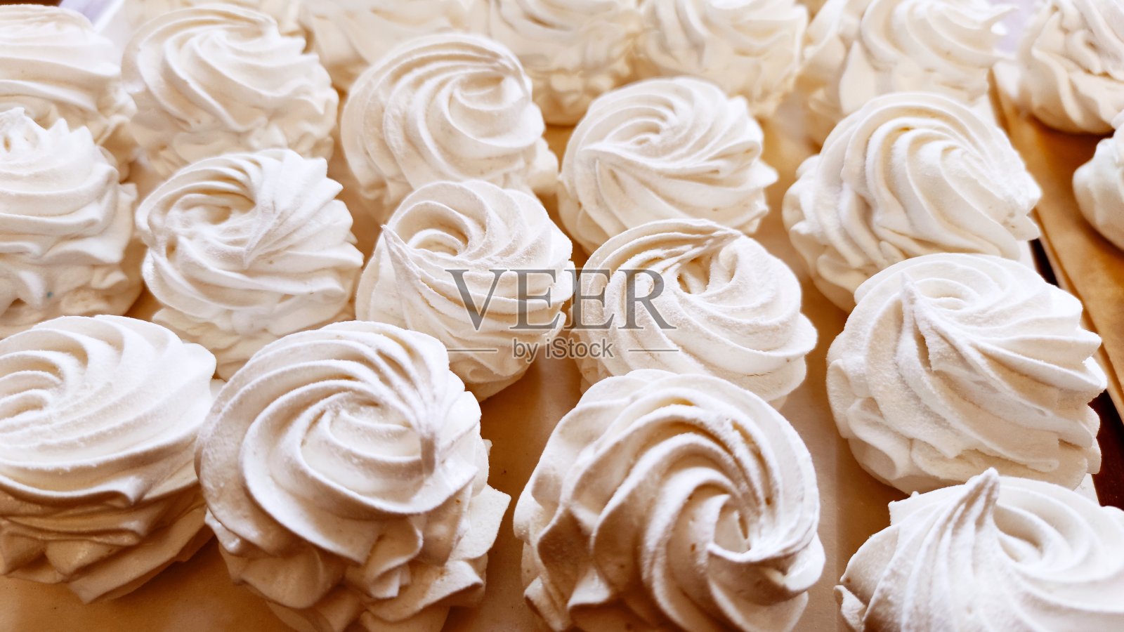 近距离观察盒子里的美味泽菲尔照片摄影图片