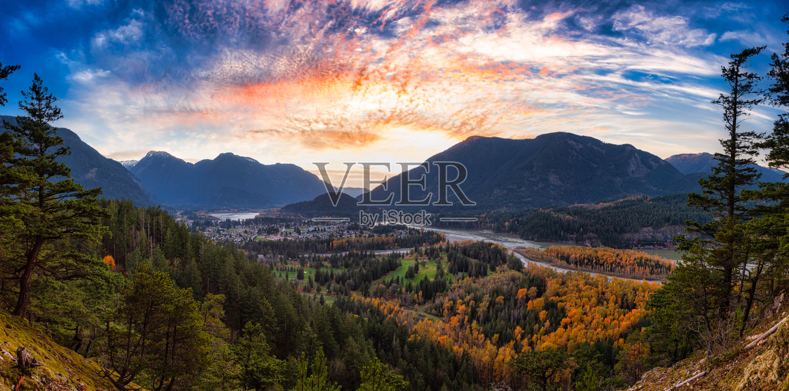 加拿大不列颠哥伦比亚省霍普现代化城市全景照片摄影图片