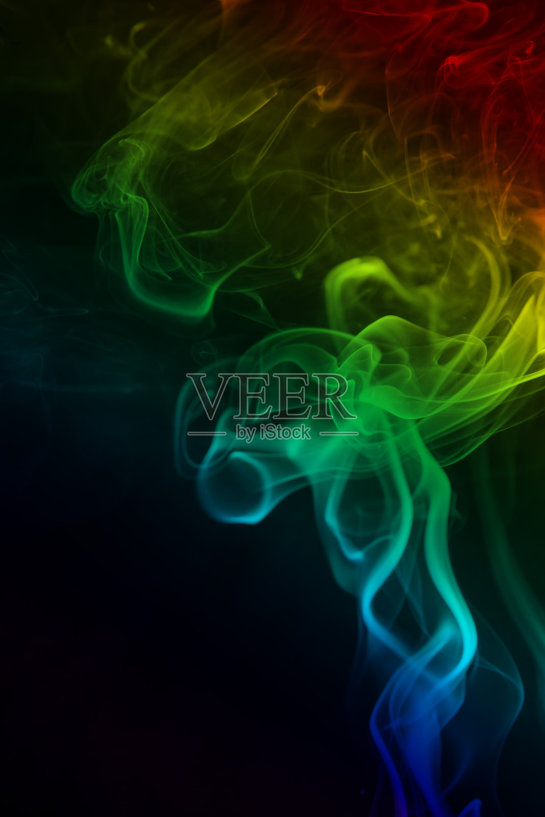 彩虹色烟雾黑色背景照片摄影图片