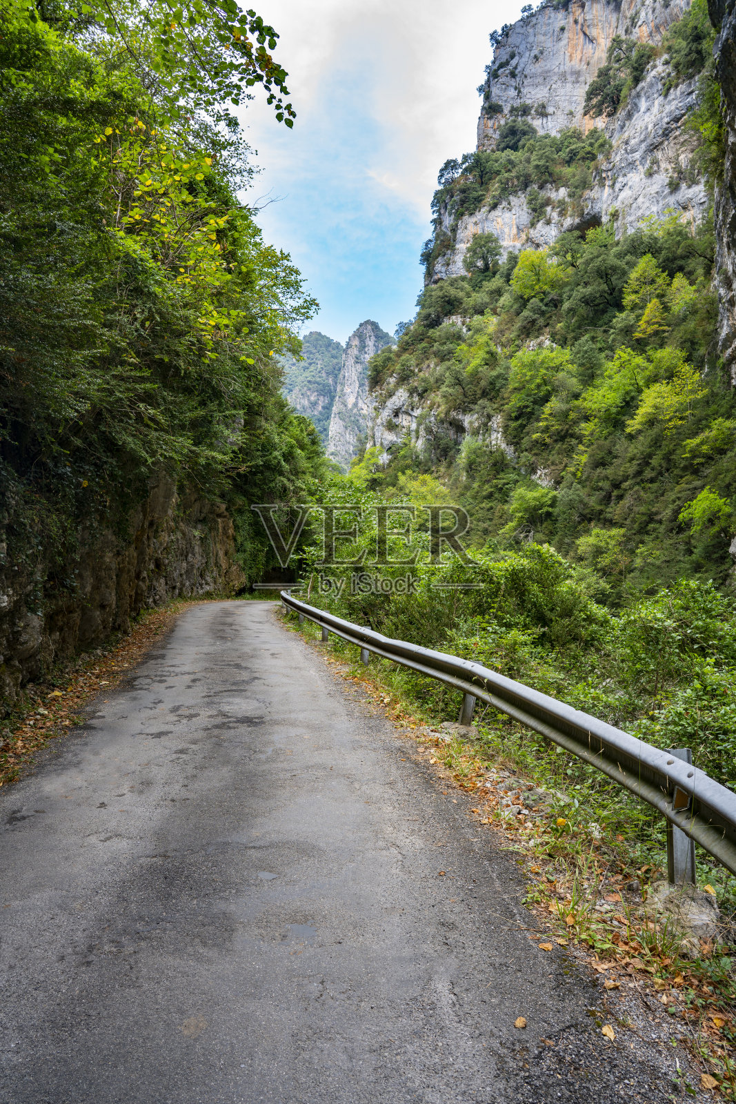 阿尼斯克罗的Canon Anisclo Anisclo de Bellos river Pyrenees park Ordesa and Monte Perdido of Huesca照片摄影图片