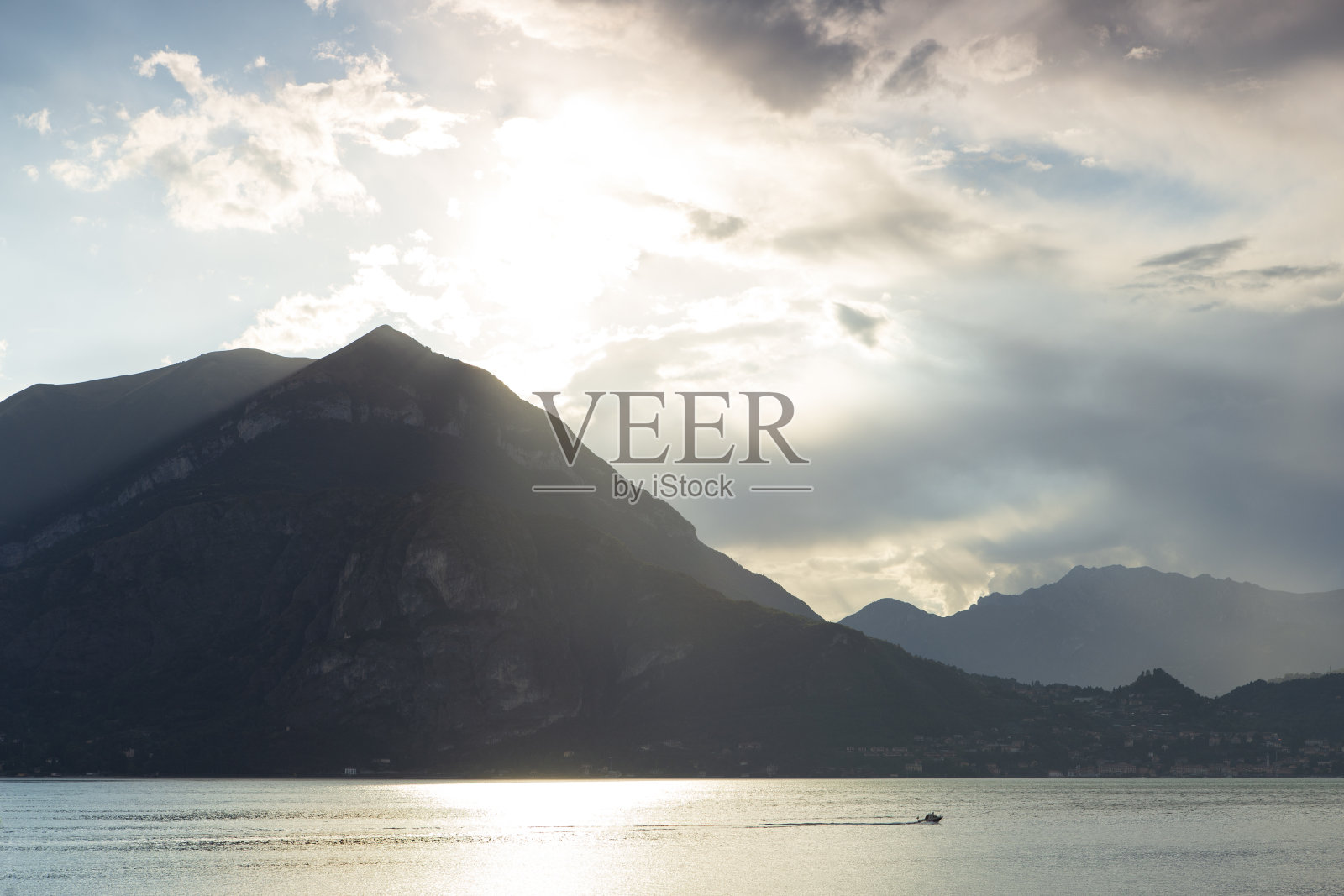 科摩湖的Crocione山照片摄影图片