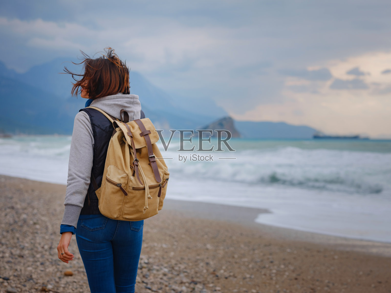 土耳其安塔利亚，冬日漫步在地中海边照片摄影图片