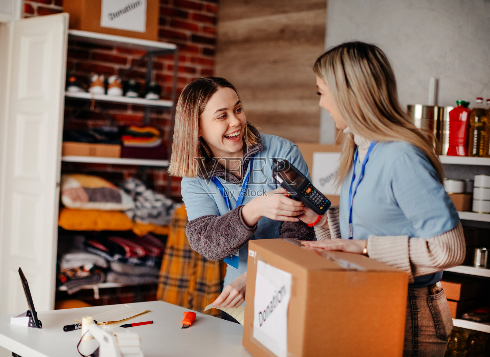 大学生准备捐款照片摄影图片