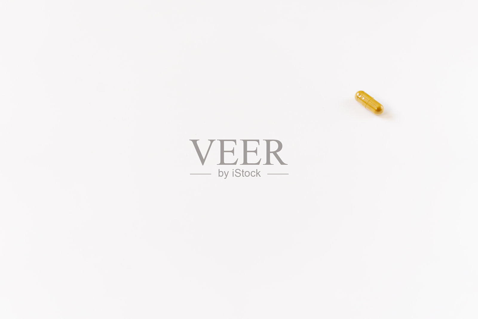 右边有一个胶囊。照片摄影图片