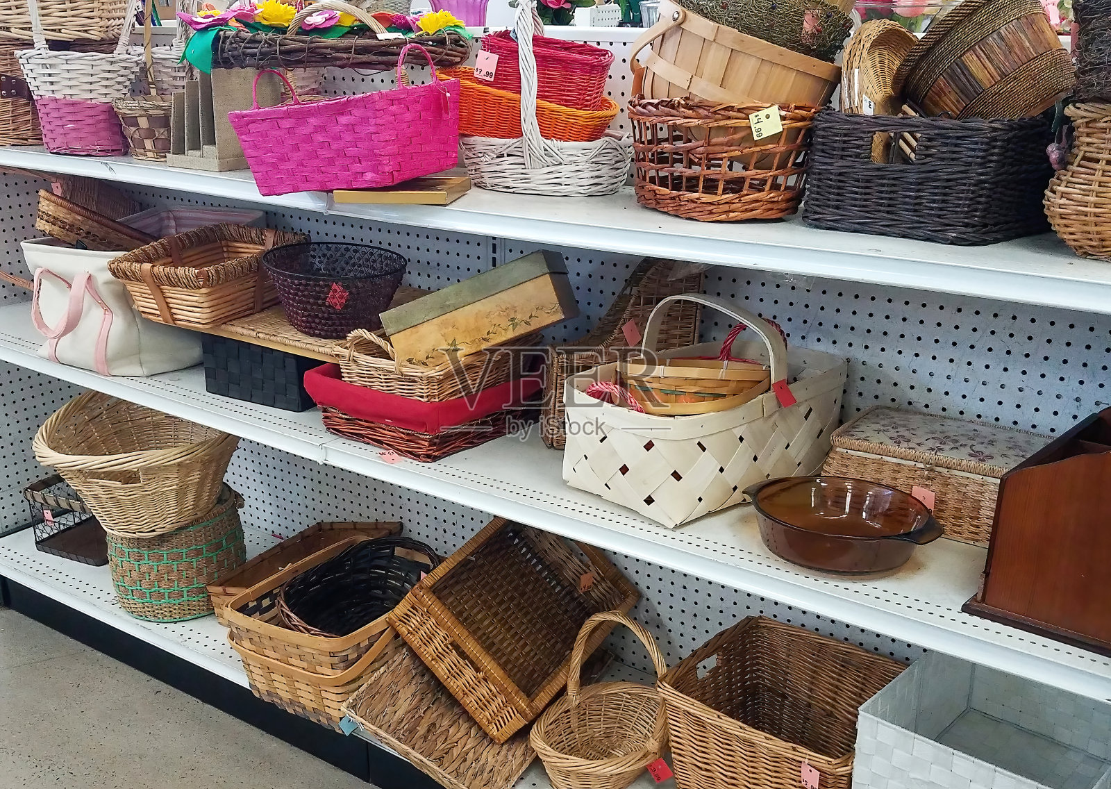 旧货店篮子的架子照片摄影图片