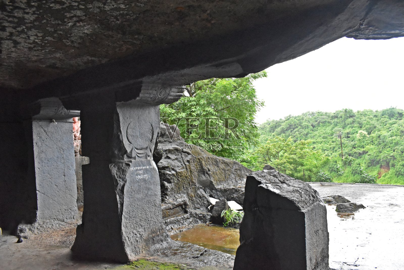 雕刻在印度马哈拉施特拉邦的lonad洞穴照片摄影图片