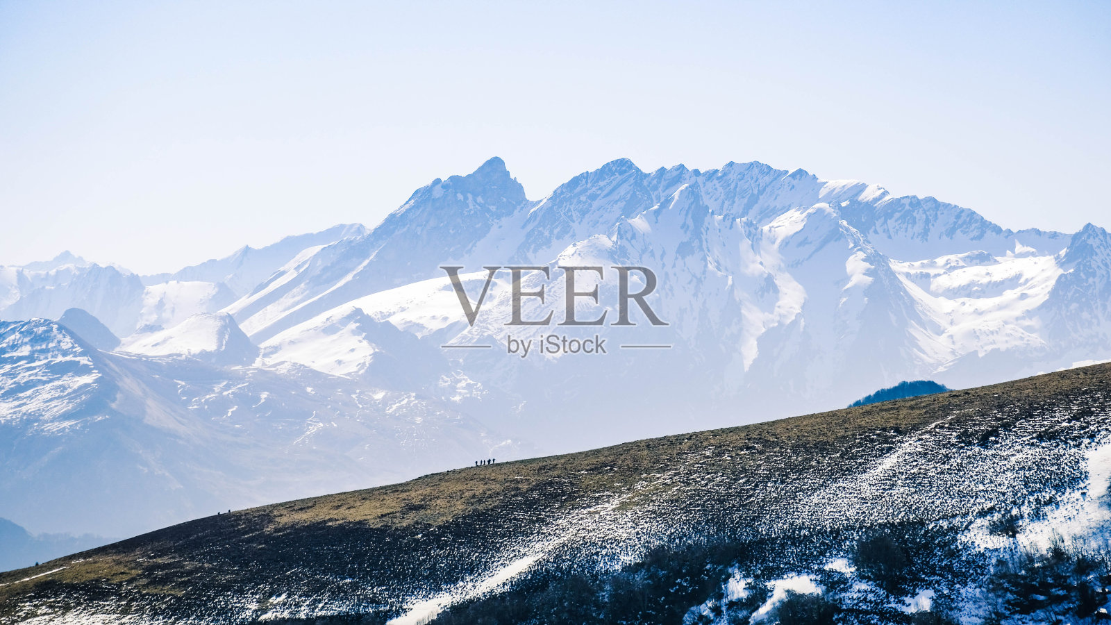 走向顶峰照片摄影图片