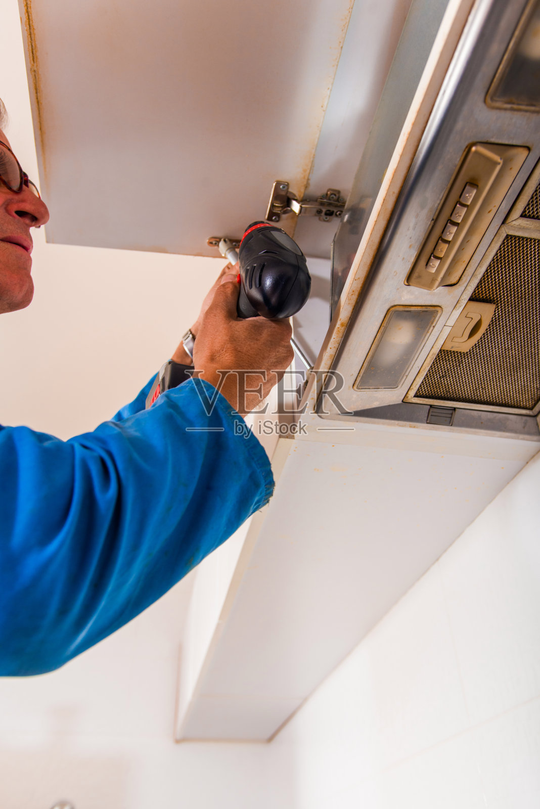 熟练使用电钻照片摄影图片