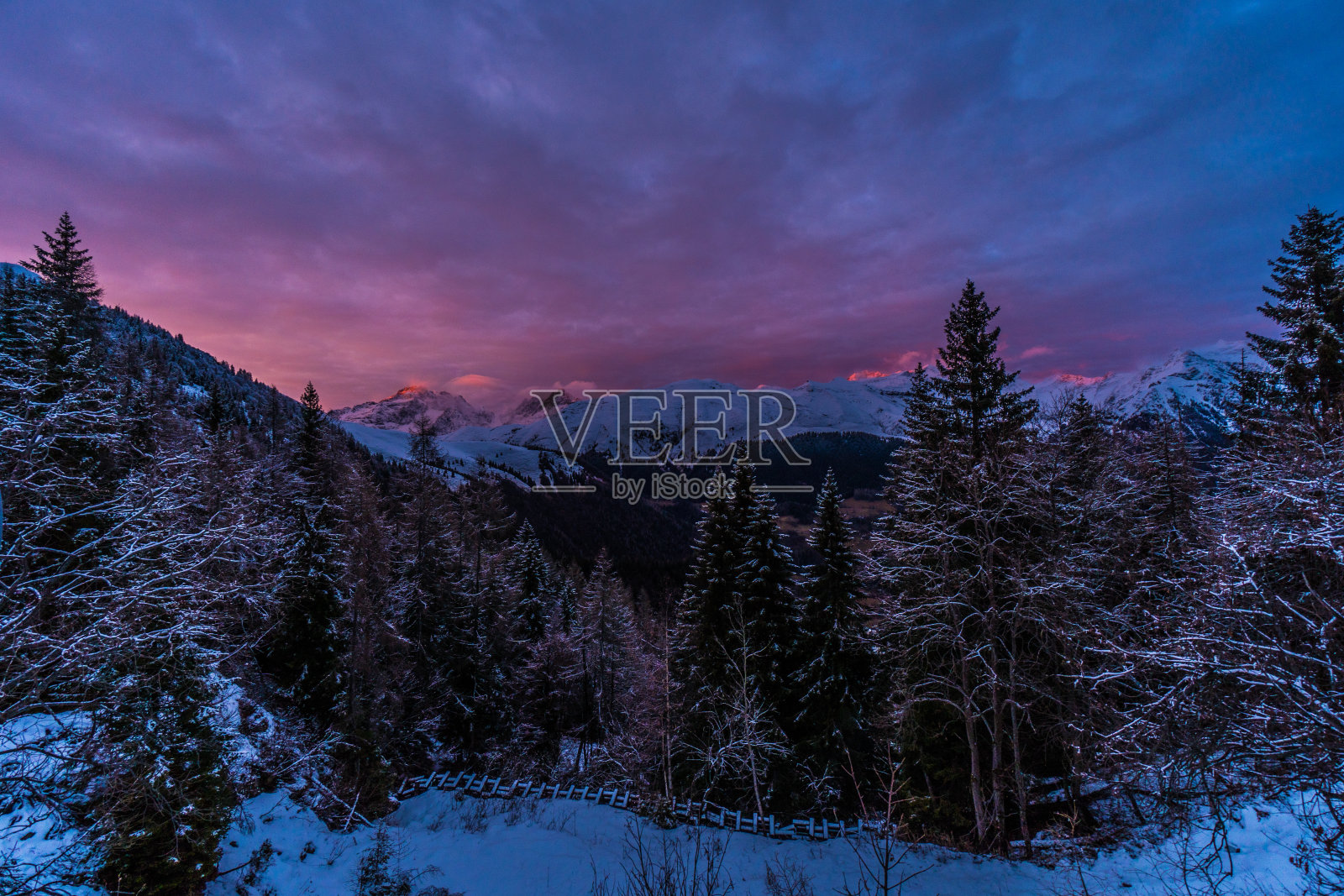 山上的日落——雪景捕捉照片摄影图片