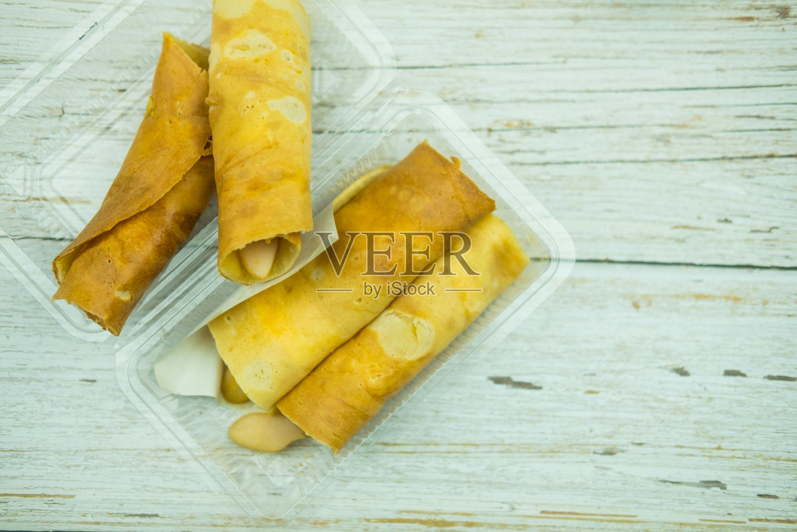 泰式甜点迷你煎饼蛋卷。泰国著名街头小吃“东京”照片摄影图片