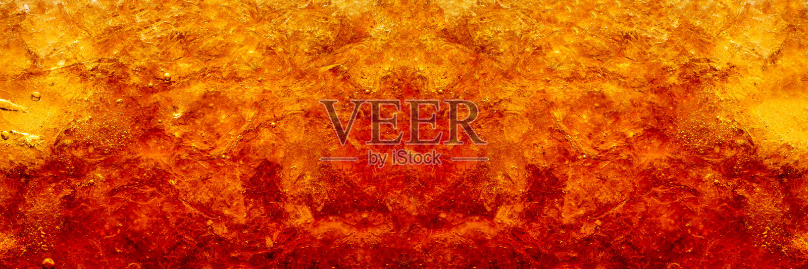 可乐加冰。食物背景，可乐特写，设计元素。啤酒气泡宏，冰，气泡，背景，冰块，抽象背景照片摄影图片