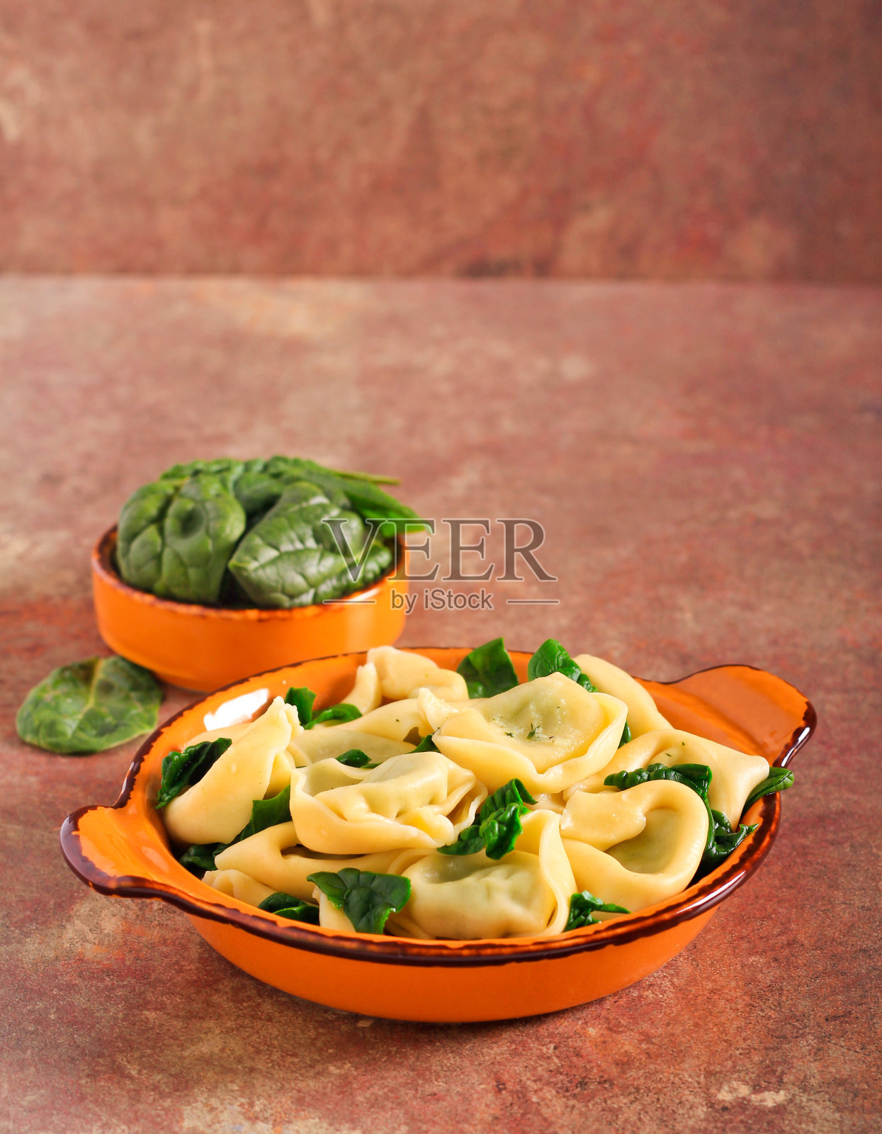 菠菜意大利乳清干酪意式饺子照片摄影图片