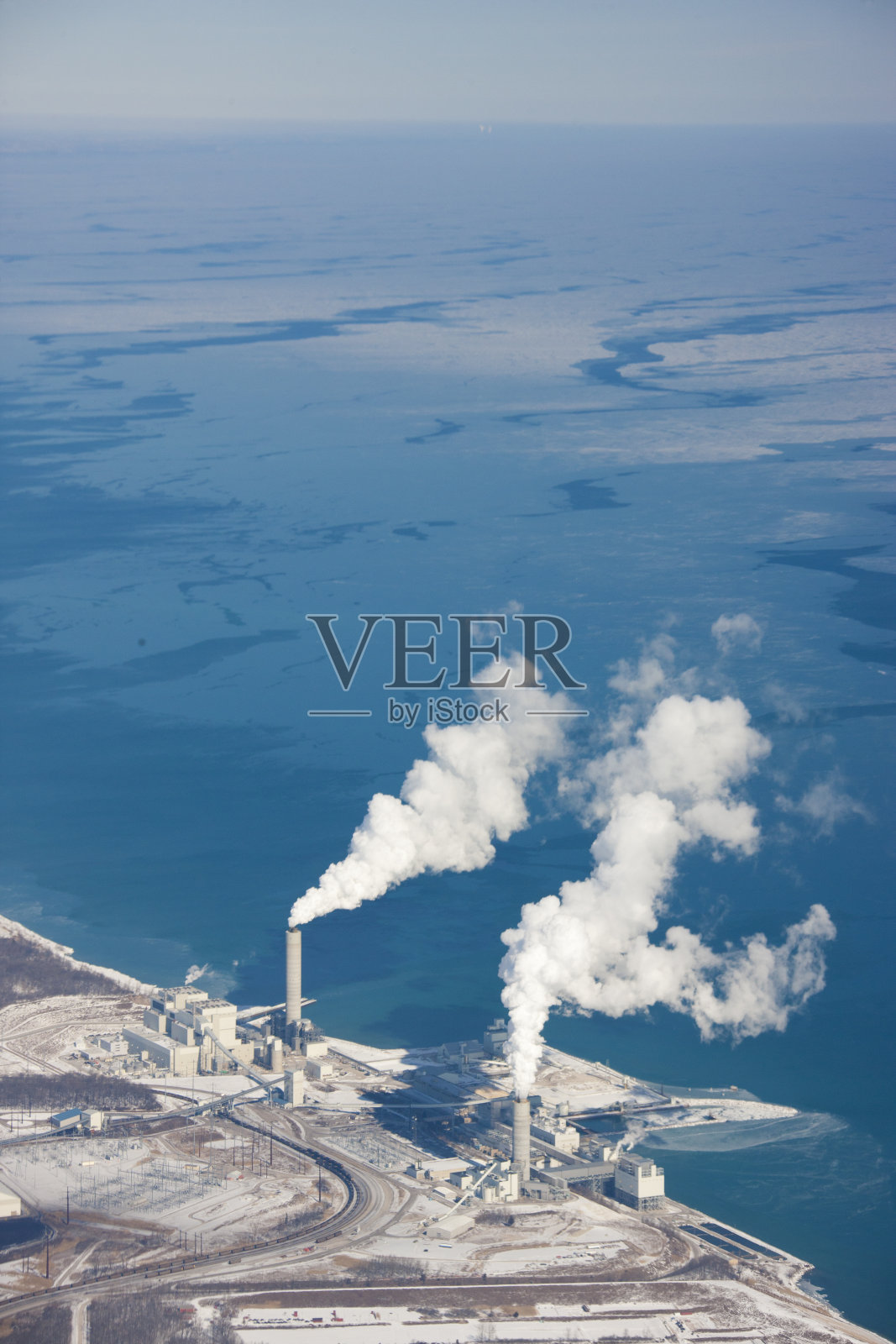 宜人草原发电厂照片摄影图片