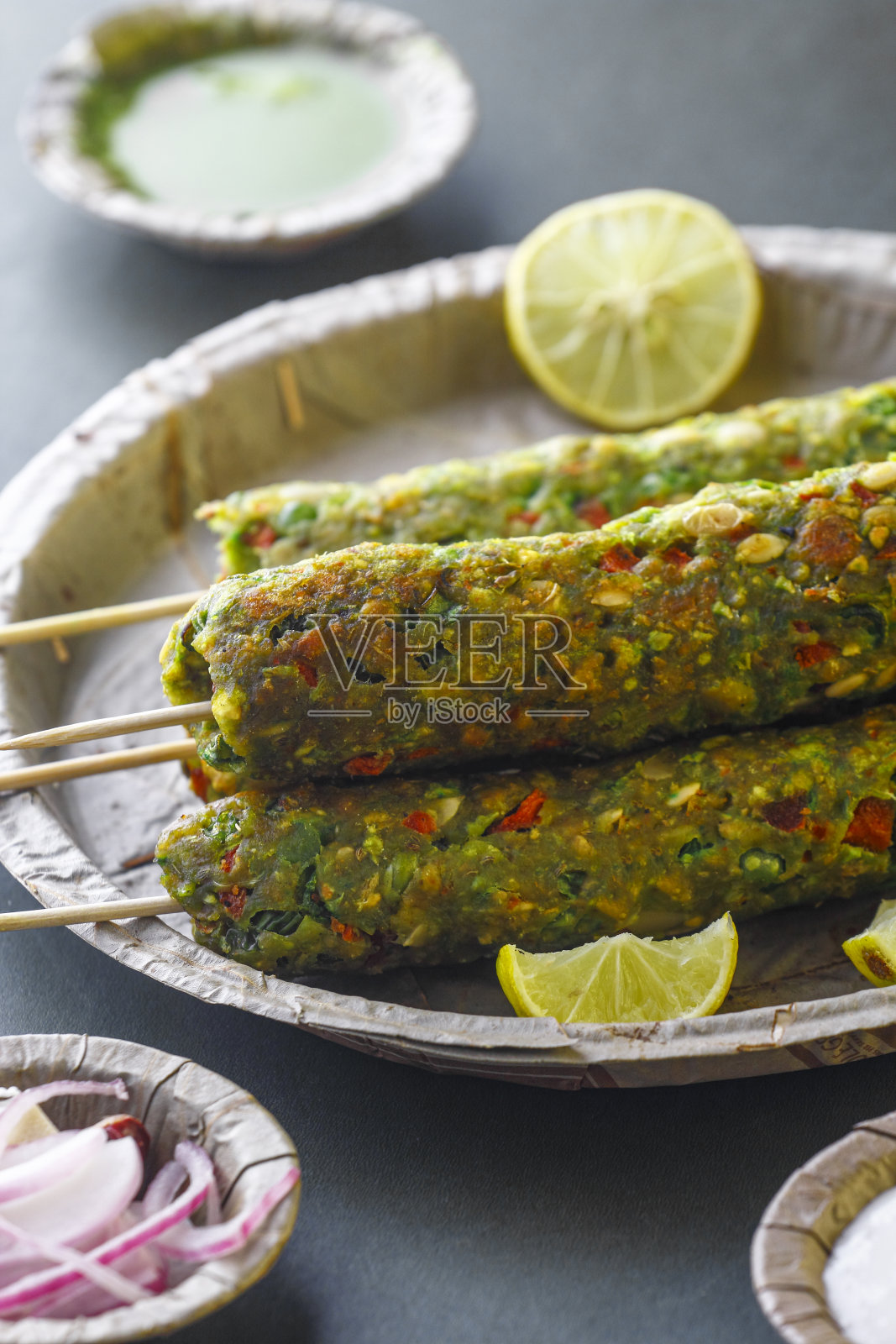 绿色蔬菜大豆烤肉串照片摄影图片