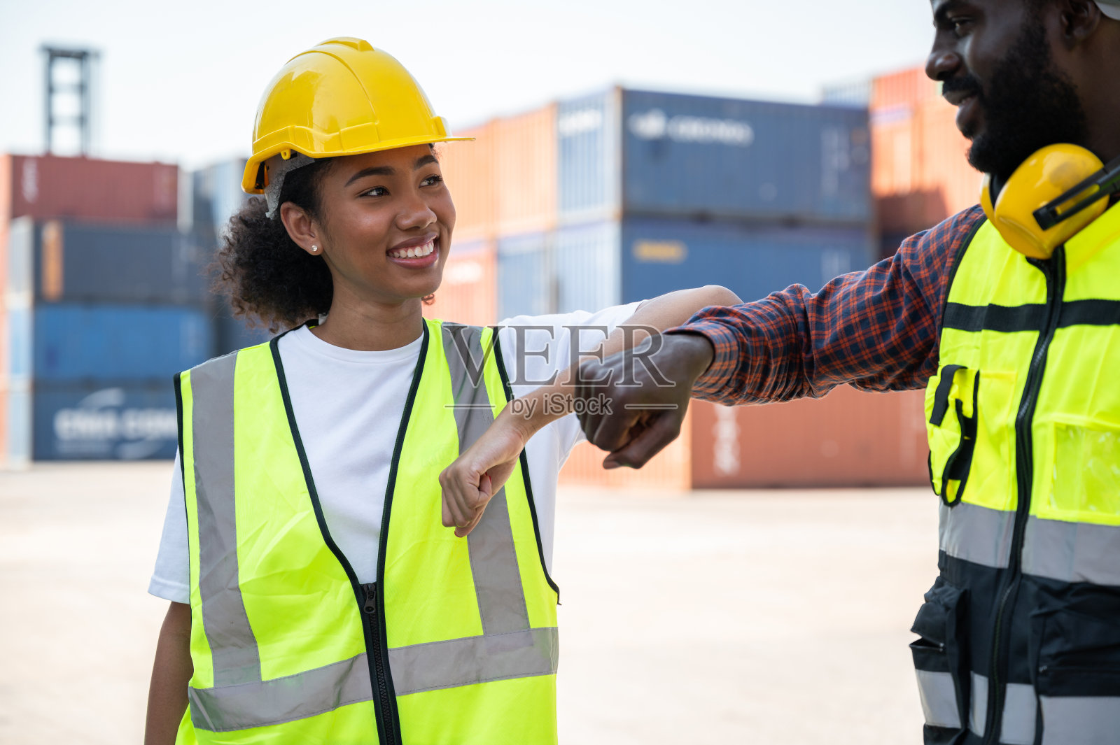 集装箱船领班，工程师，团队合作愉快照片摄影图片