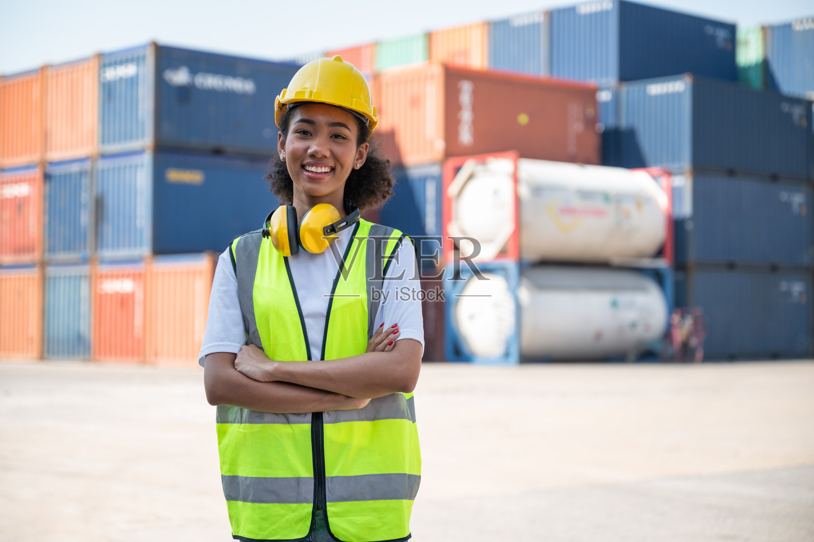 肖像快乐的领班，集装箱船的工程师照片摄影图片