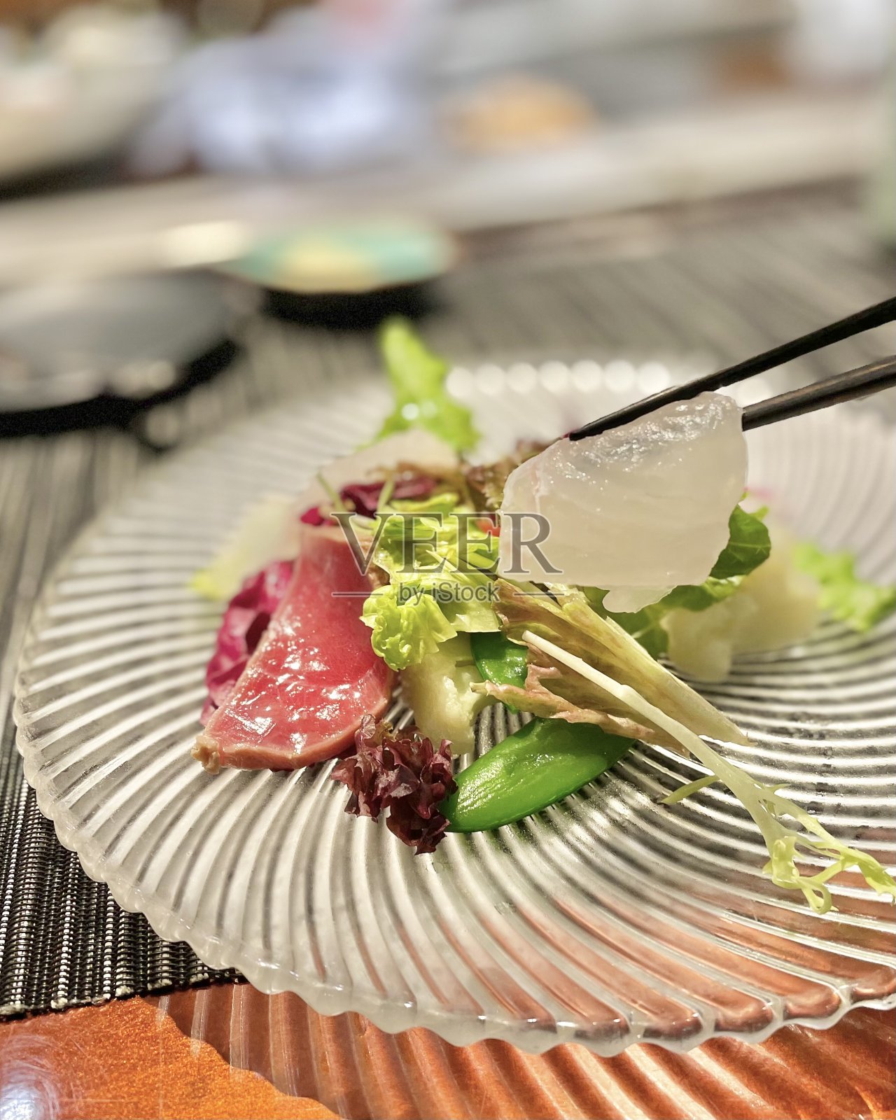 与金枪鱼沙拉照片摄影图片