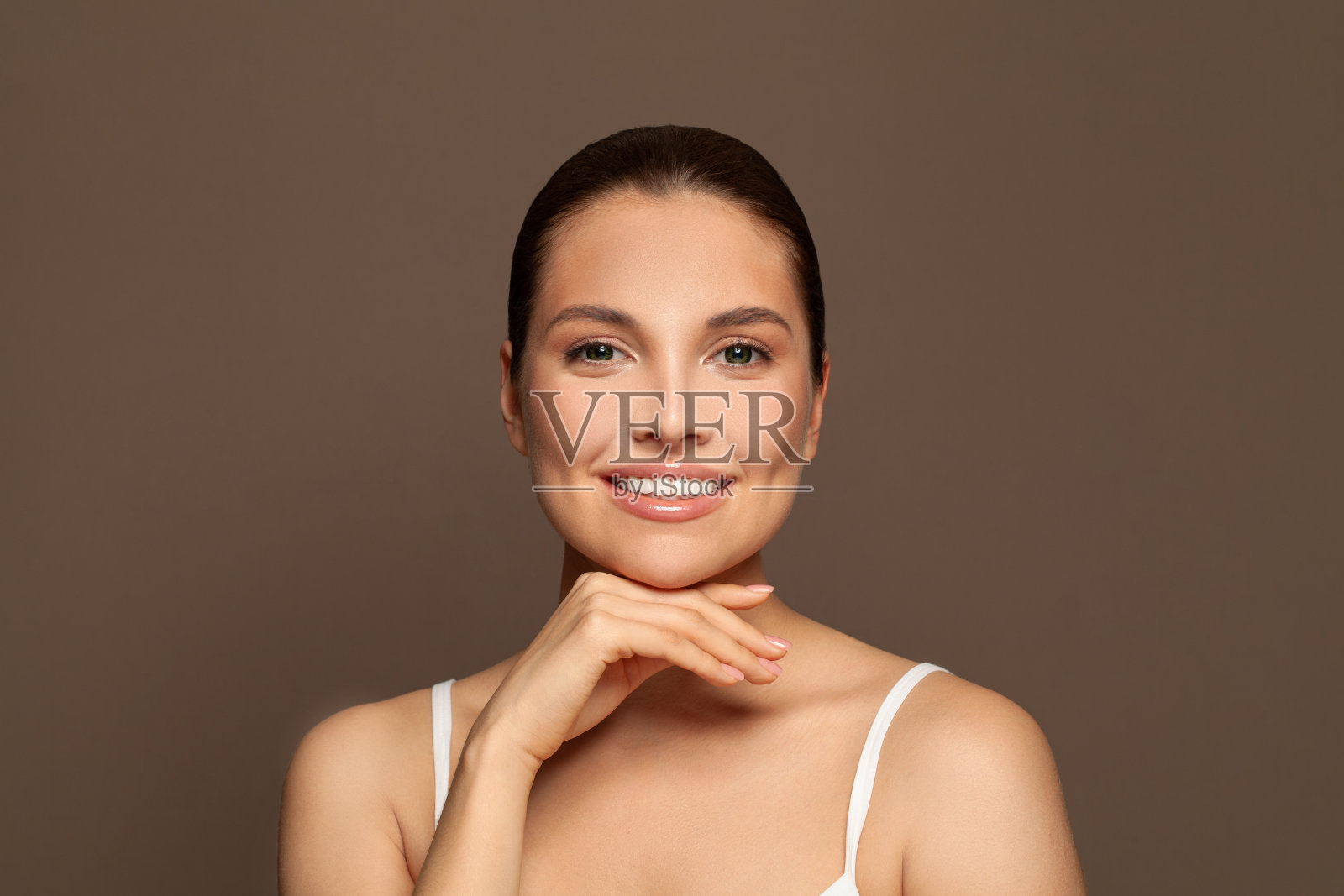 拥有完美清爽肌肤的Spa女性。面部护理、护肤、美容、美容、spa概念。照片摄影图片