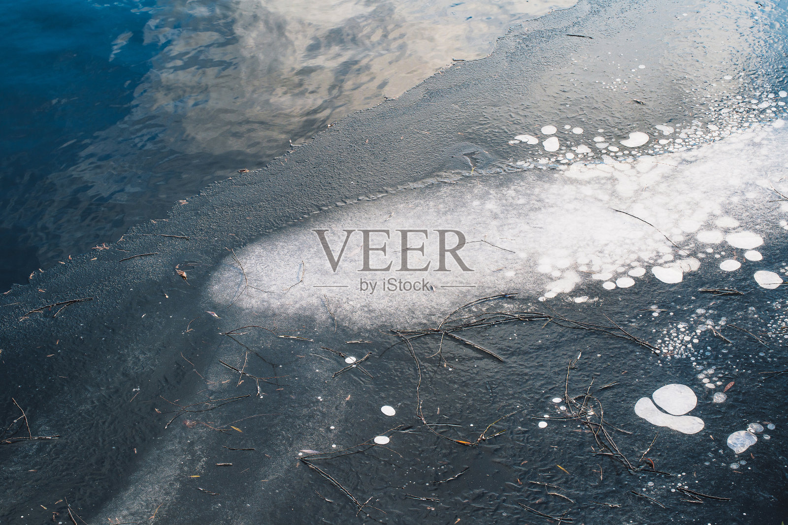 离焦水冰特写照片摄影图片