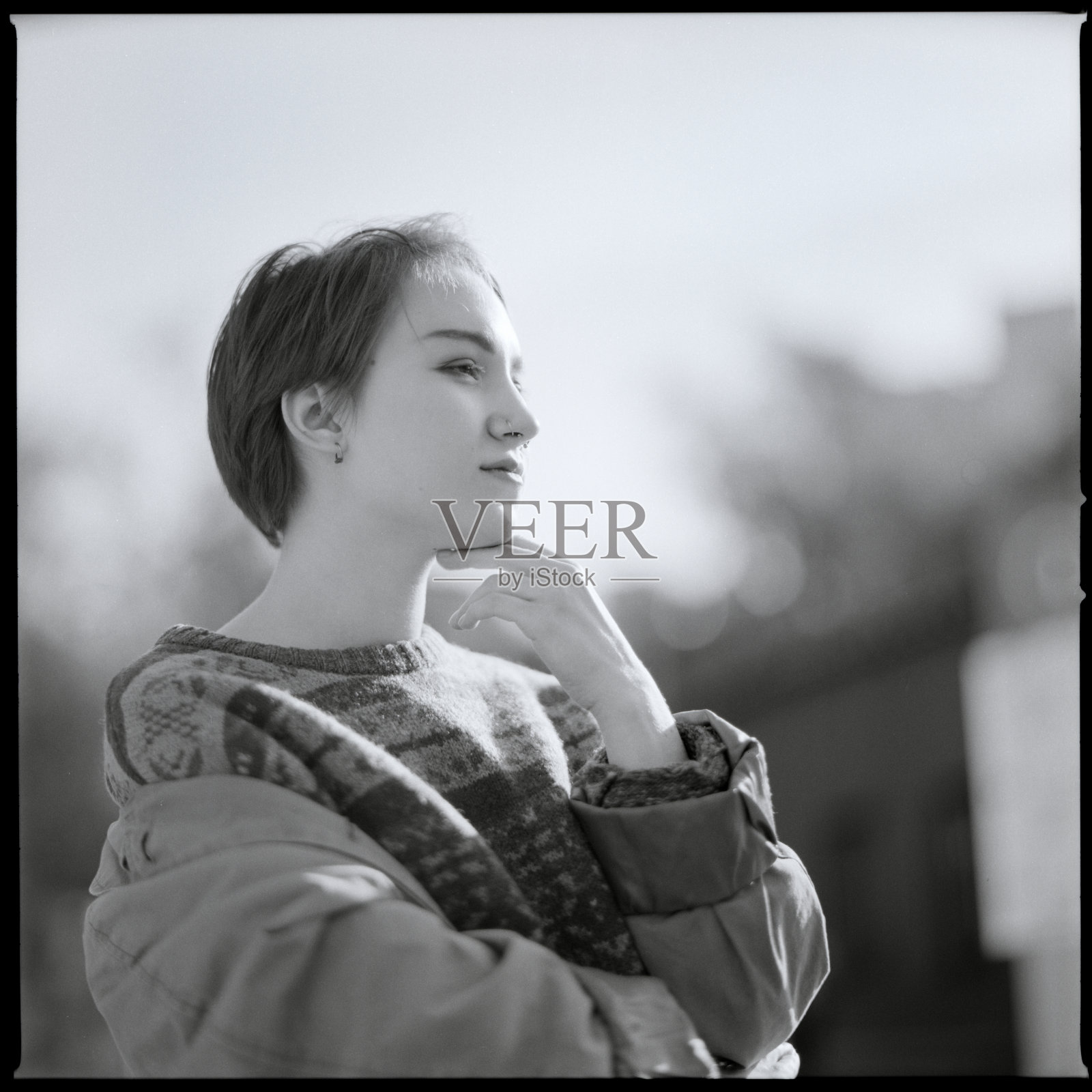 一个年轻女孩的肖像照片摄影图片