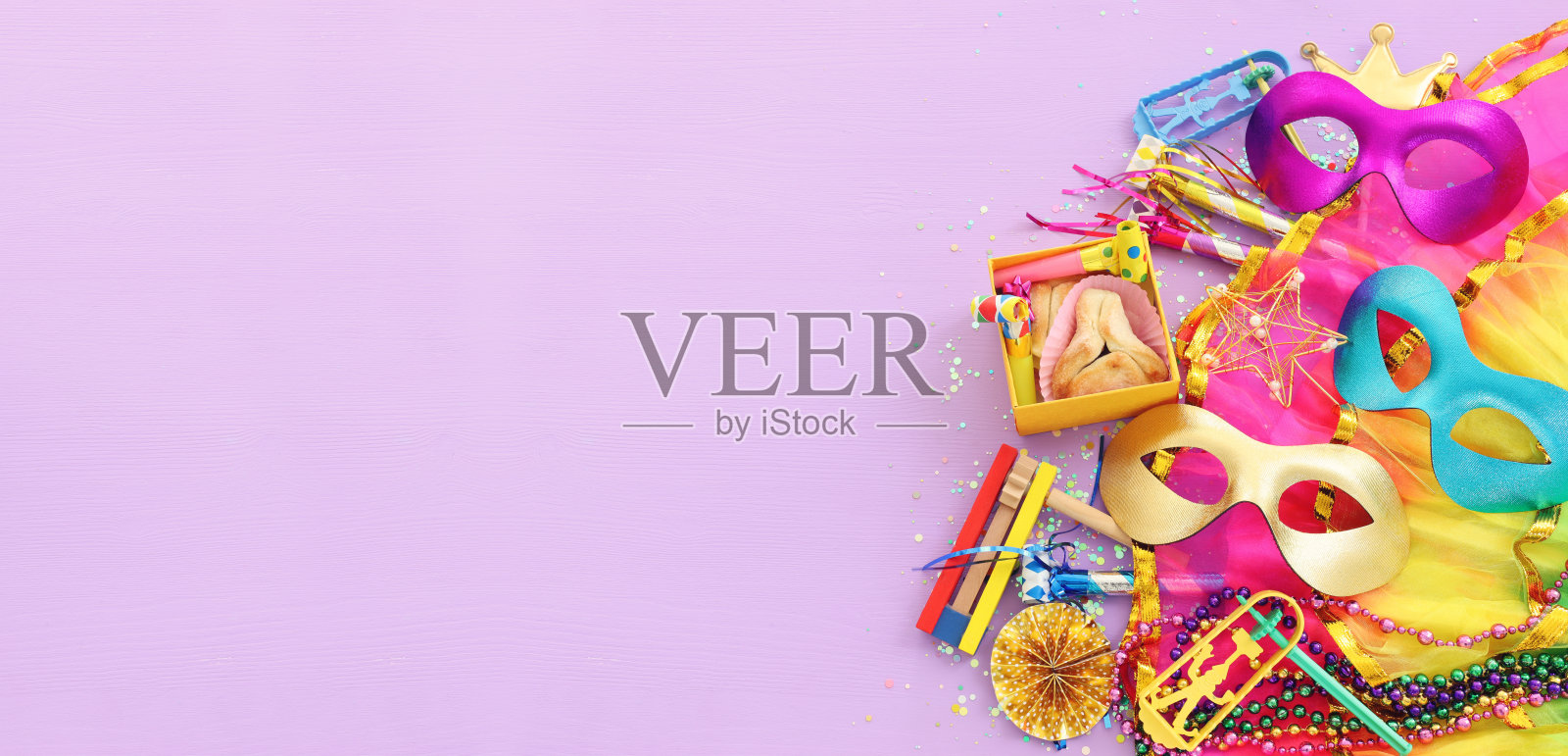 普林节庆祝概念(犹太嘉年华节日)以紫色木质为背景照片摄影图片