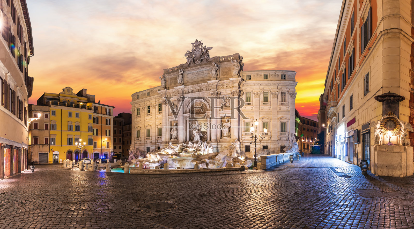 美丽的特莱维喷泉在日出，罗马，意大利，没有人照片摄影图片