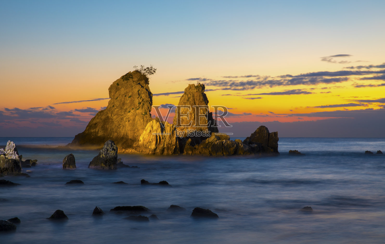 东海全岩草大巴威岩周围的日出风景照片摄影图片