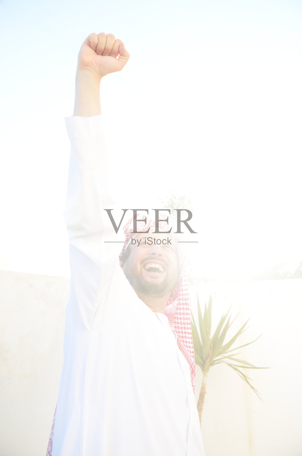 阿拉伯穆斯林男子在现实生活中摆姿势的肖像照片摄影图片