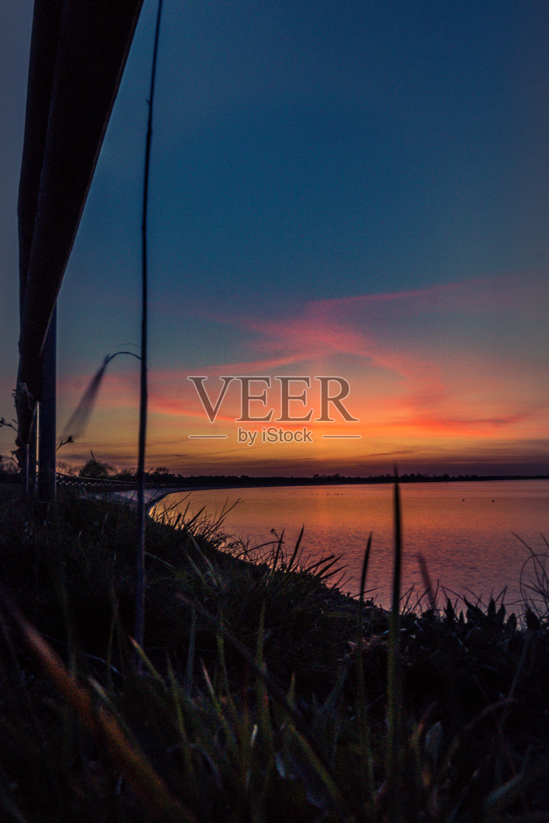 湖上的日落照片摄影图片